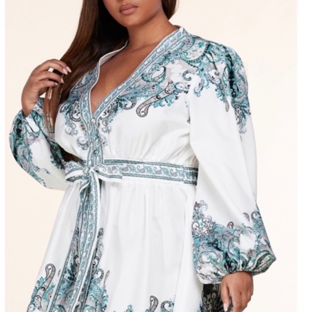 L'ATISTE White and Blue Robe with Balloon Sleeves